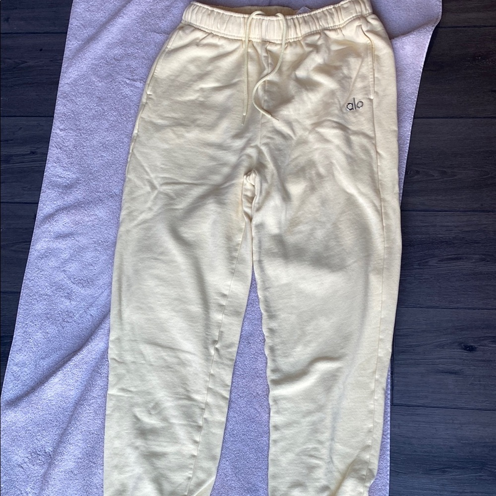 ALO Yoga Light Yellow Joggers